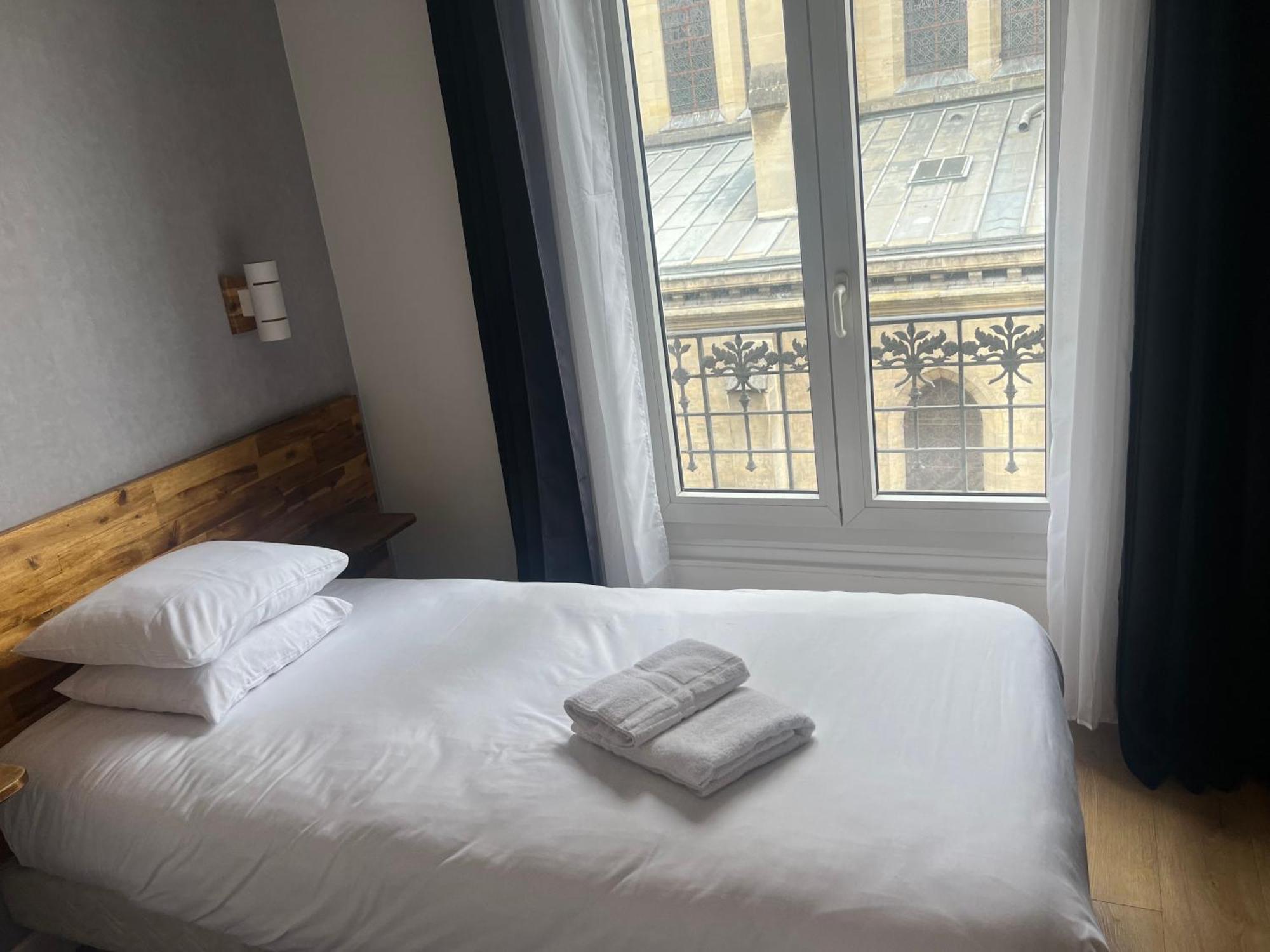 פריז Hotel De La Perdrix Rouge מראה חיצוני תמונה